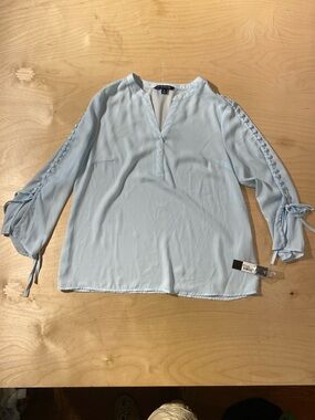 Zac & Rachel Pale Blue Lace-Up Sleeve Split-Neck Blouse Medium (QY)